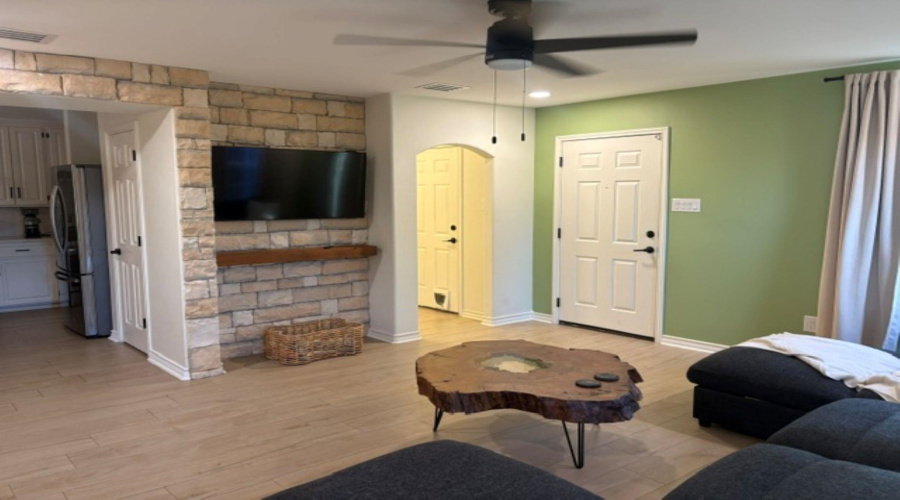 10125 Montoya Dr, Laredo, Texas 78045-6400, 4 Bedrooms Bedrooms, 7 Rooms Rooms,2 BathroomsBathrooms,Residential,For Sale,10125 Montoya Dr,20262892