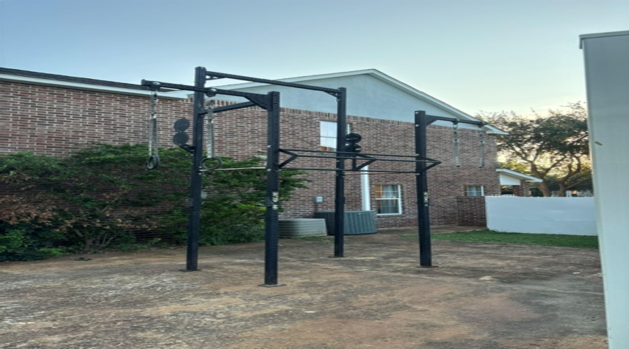 10125 Montoya Dr, Laredo, Texas 78045-6400, 4 Bedrooms Bedrooms, 7 Rooms Rooms,2 BathroomsBathrooms,Residential,For Sale,10125 Montoya Dr,20262892