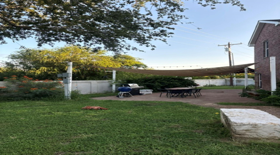 10125 Montoya Dr, Laredo, Texas 78045-6400, 4 Bedrooms Bedrooms, 7 Rooms Rooms,2 BathroomsBathrooms,Residential,For Sale,10125 Montoya Dr,20262892
