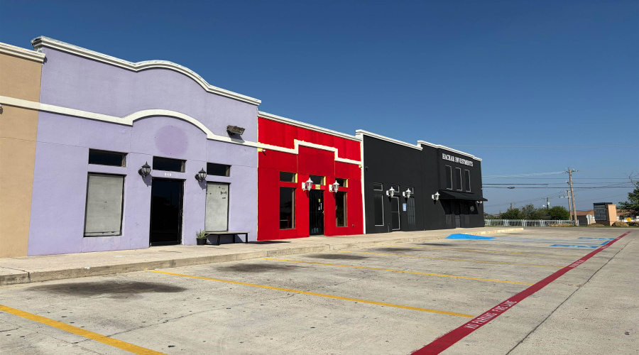 3302 Cuatro Vientos Dr, laredo, Texas 78046, 1 Room Rooms,1 BathroomBathrooms,Commercial retail/office,For Sale,3302 Cuatro Vientos Dr,20262896