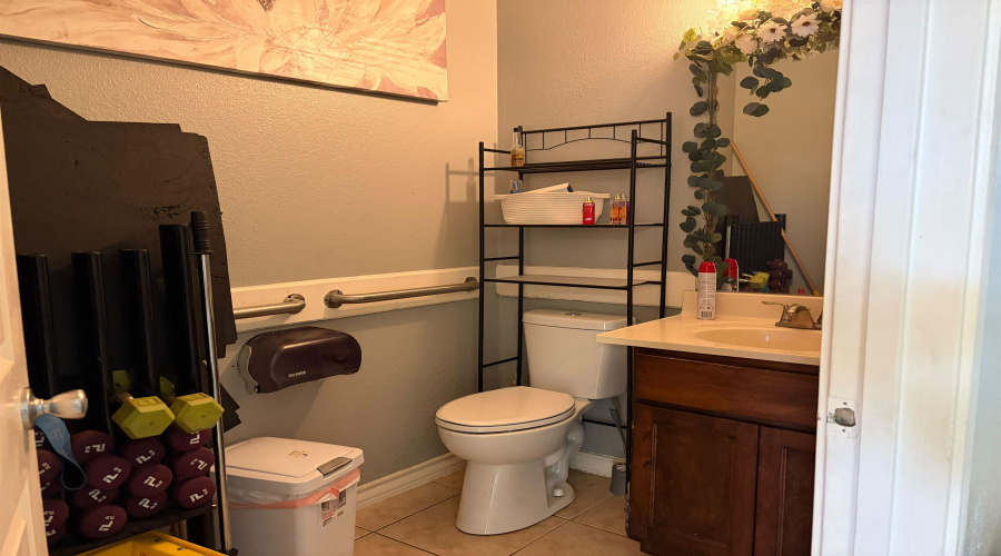 3302 Cuatro Vientos Dr, laredo, Texas 78046, 1 Room Rooms,1 BathroomBathrooms,Commercial retail/office,For Sale,3302 Cuatro Vientos Dr,20262896