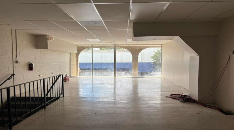 202 Convent Ave, Laredo, Texas 78040, 1 Room Rooms,1 BathroomBathrooms,Commercial retail/office,For Rent,202 Convent Ave,20262897