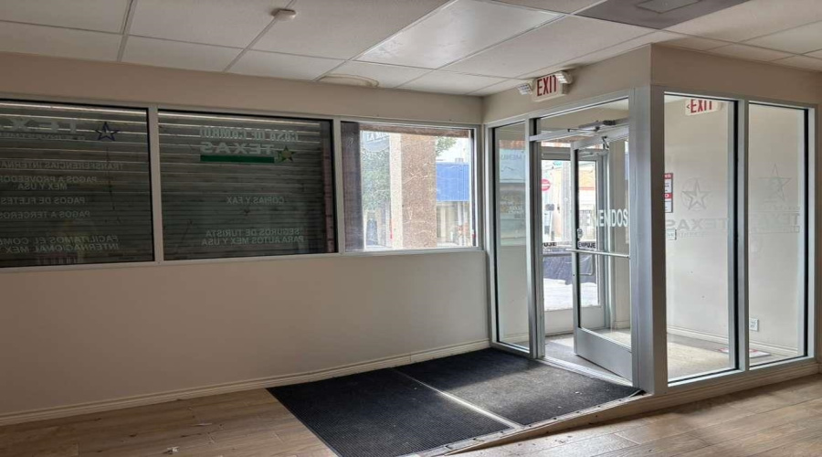 202 Convent Ave, Laredo, Texas 78040, 1 Room Rooms,1 BathroomBathrooms,Commercial retail/office,For Rent,202 Convent Ave,20262897