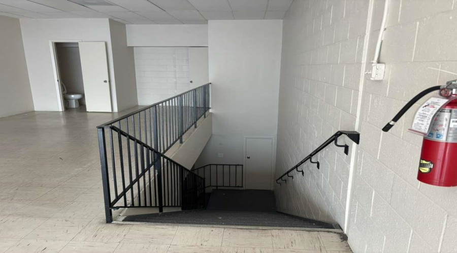 202 Convent Ave, Laredo, Texas 78040, 1 Room Rooms,1 BathroomBathrooms,Commercial retail/office,For Rent,202 Convent Ave,20262897