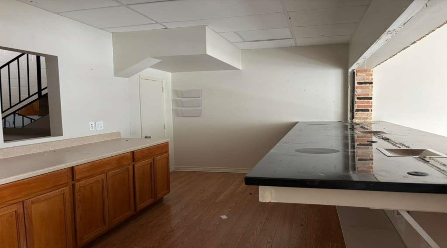 202 Convent Ave, Laredo, Texas 78040, 1 Room Rooms,1 BathroomBathrooms,Commercial retail/office,For Rent,202 Convent Ave,20262897