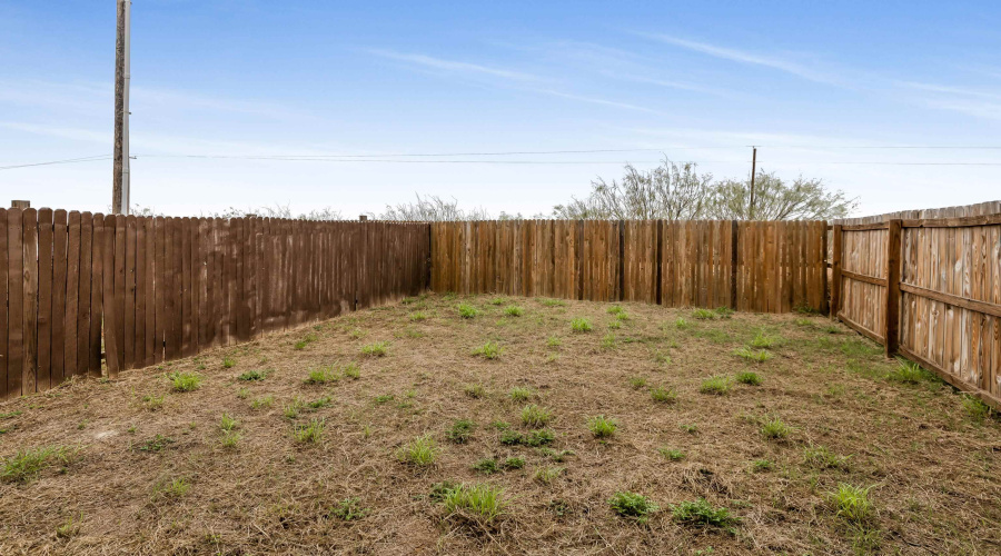 1104 Port Texas Dr., Laredo, Texas 78045, 3 Bedrooms Bedrooms, 3 Rooms Rooms,2 BathroomsBathrooms,Residential,For Sale,1104 Port Texas Dr.,20262895