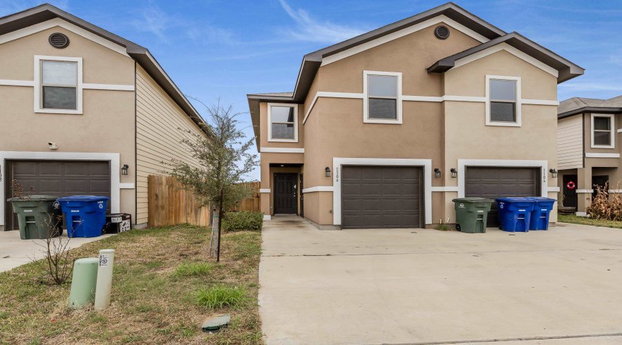 1104 Port Texas Dr., Laredo, Texas 78045, 3 Bedrooms Bedrooms, 3 Rooms Rooms,2 BathroomsBathrooms,Residential,For Sale,1104 Port Texas Dr.,20262895