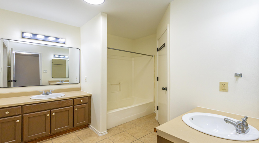 11139 Paso De Jacinto Lp, LAREDO, Texas 78045, 4 Bedrooms Bedrooms, 6 Rooms Rooms,2 BathroomsBathrooms,Residential,For Sale,11139 Paso De Jacinto Lp,20262898
