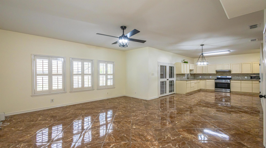 11139 Paso De Jacinto Lp, LAREDO, Texas 78045, 4 Bedrooms Bedrooms, 6 Rooms Rooms,2 BathroomsBathrooms,Residential,For Sale,11139 Paso De Jacinto Lp,20262898