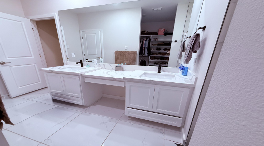 1707 Cordova Dr., Laredo, Texas 78046, 4 Bedrooms Bedrooms, 5 Rooms Rooms,2 BathroomsBathrooms,Residential,For Sale,1707 Cordova Dr.,20262899