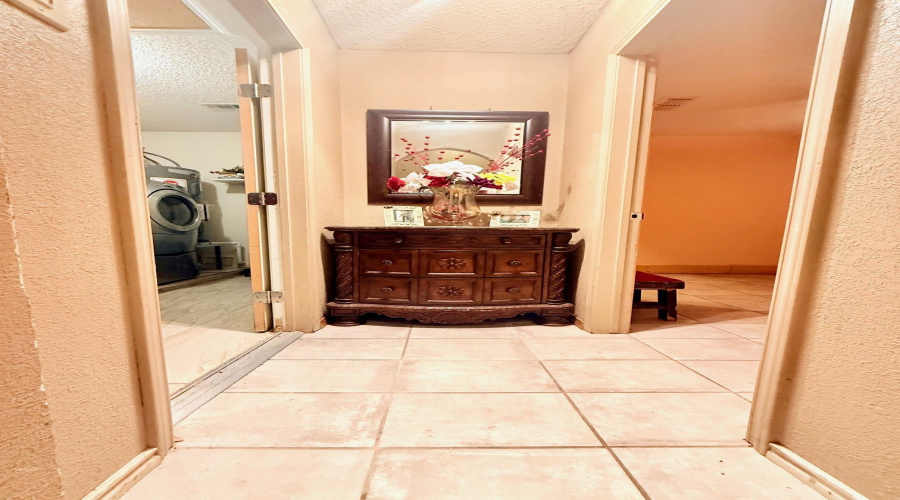 10203 Center Rd, Laredo, Texas 78045, 4 Bedrooms Bedrooms, 6 Rooms Rooms,2 BathroomsBathrooms,Residential,For Sale,10203 Center Rd,20262901