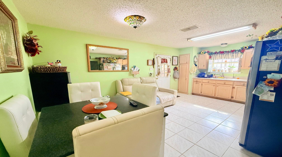 10203 Center Rd, Laredo, Texas 78045, 4 Bedrooms Bedrooms, 6 Rooms Rooms,2 BathroomsBathrooms,Residential,For Sale,10203 Center Rd,20262901