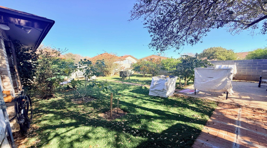 10203 Center Rd, Laredo, Texas 78045, 4 Bedrooms Bedrooms, 6 Rooms Rooms,2 BathroomsBathrooms,Residential,For Sale,10203 Center Rd,20262901