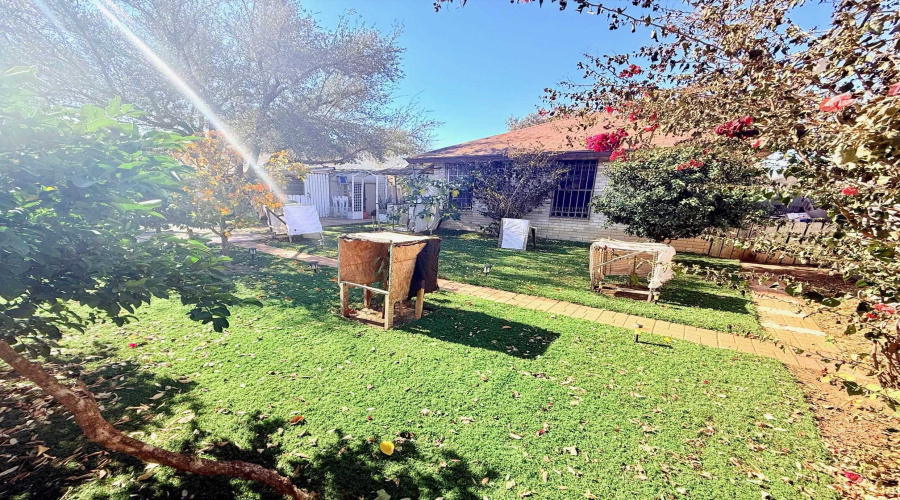 10203 Center Rd, Laredo, Texas 78045, 4 Bedrooms Bedrooms, 6 Rooms Rooms,2 BathroomsBathrooms,Residential,For Sale,10203 Center Rd,20262901