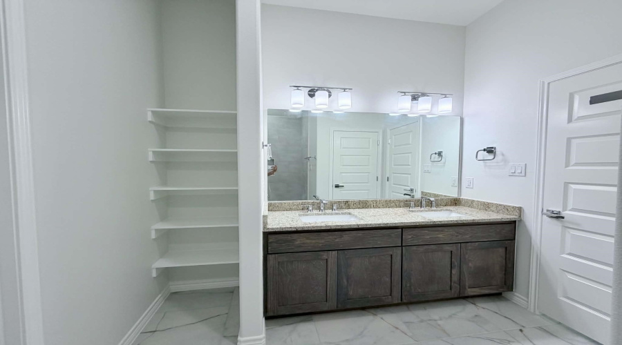 5609 Beefalo Ln., Laredo, Texas 78046, 4 Bedrooms Bedrooms, 8 Rooms Rooms,2 BathroomsBathrooms,Residential,For Sale,5609 Beefalo Ln.,20262902