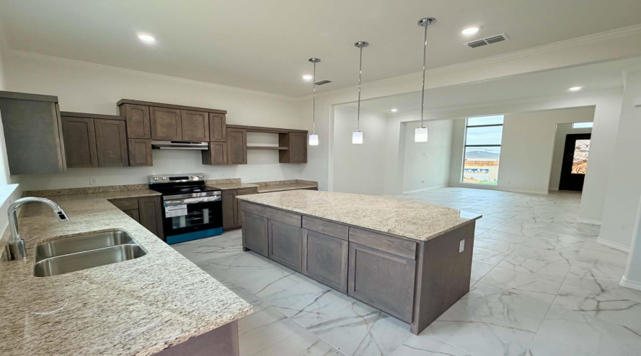 5609 Beefalo Ln., Laredo, Texas 78046, 4 Bedrooms Bedrooms, 8 Rooms Rooms,2 BathroomsBathrooms,Residential,For Sale,5609 Beefalo Ln.,20262902