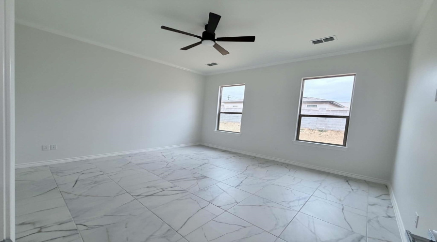 5609 Beefalo Ln., Laredo, Texas 78046, 4 Bedrooms Bedrooms, 8 Rooms Rooms,2 BathroomsBathrooms,Residential,For Sale,5609 Beefalo Ln.,20262902