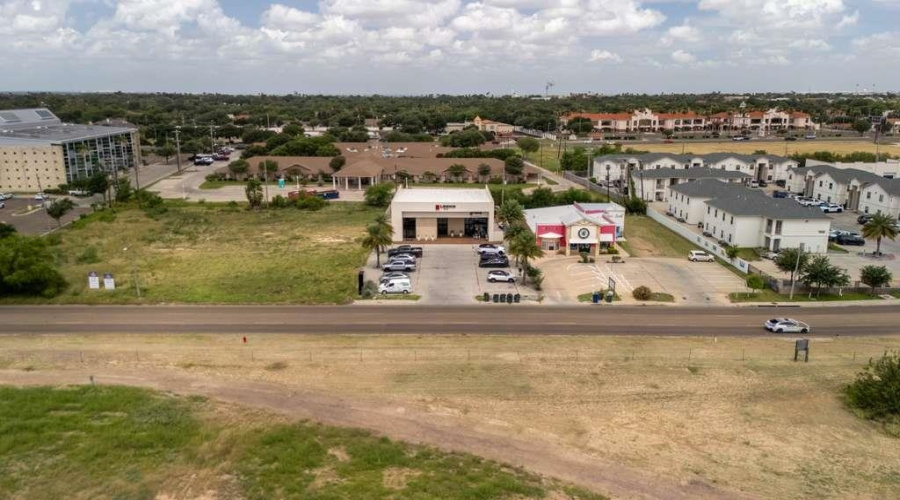7010 Rocio Dr, laredo, Texas 78045, 1 Room Rooms,1 BathroomBathrooms,Commercial retail/office,For Rent,7010 Rocio Dr,20262904