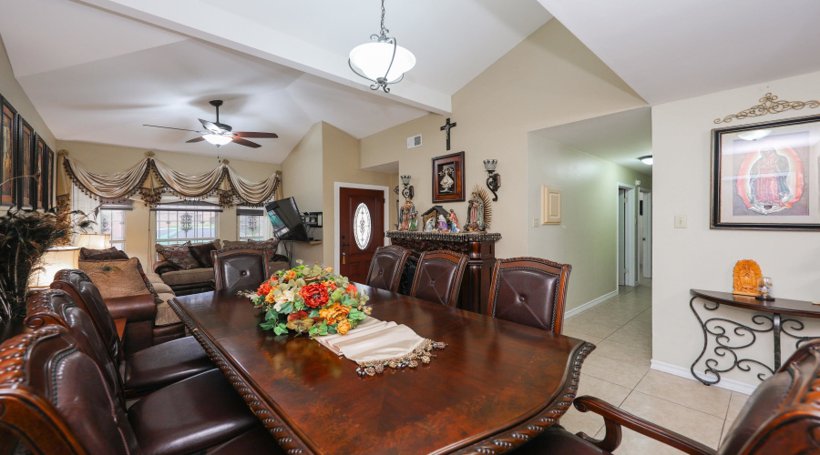 4106 Campeche Dr, Laredo, Texas 78046, 3 Bedrooms Bedrooms, 6 Rooms Rooms,2 BathroomsBathrooms,Residential,For Sale,4106 Campeche Dr,20262903