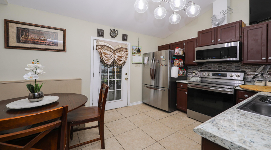 4106 Campeche Dr, Laredo, Texas 78046, 3 Bedrooms Bedrooms, 6 Rooms Rooms,2 BathroomsBathrooms,Residential,For Sale,4106 Campeche Dr,20262903