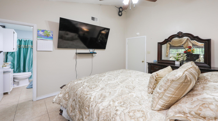 4106 Campeche Dr, Laredo, Texas 78046, 3 Bedrooms Bedrooms, 6 Rooms Rooms,2 BathroomsBathrooms,Residential,For Sale,4106 Campeche Dr,20262903