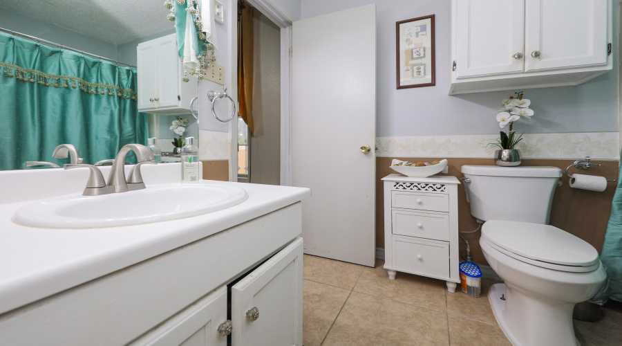 4106 Campeche Dr, Laredo, Texas 78046, 3 Bedrooms Bedrooms, 6 Rooms Rooms,2 BathroomsBathrooms,Residential,For Sale,4106 Campeche Dr,20262903