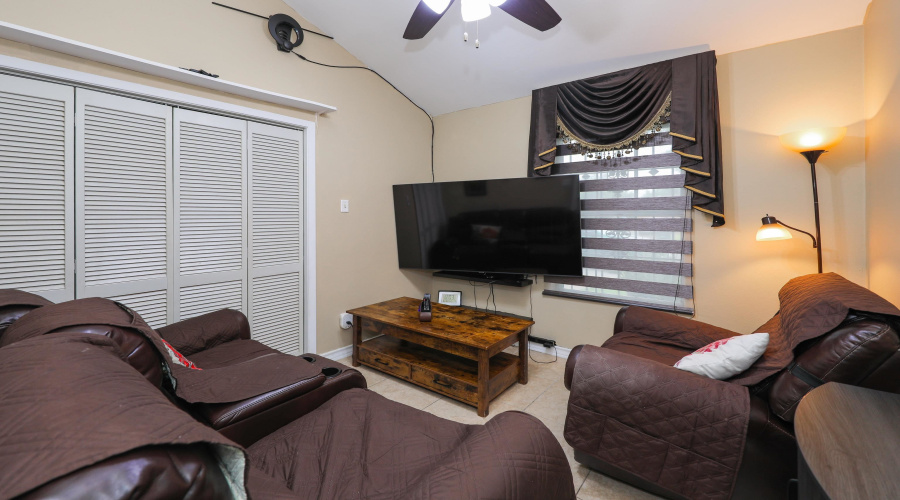 4106 Campeche Dr, Laredo, Texas 78046, 3 Bedrooms Bedrooms, 6 Rooms Rooms,2 BathroomsBathrooms,Residential,For Sale,4106 Campeche Dr,20262903