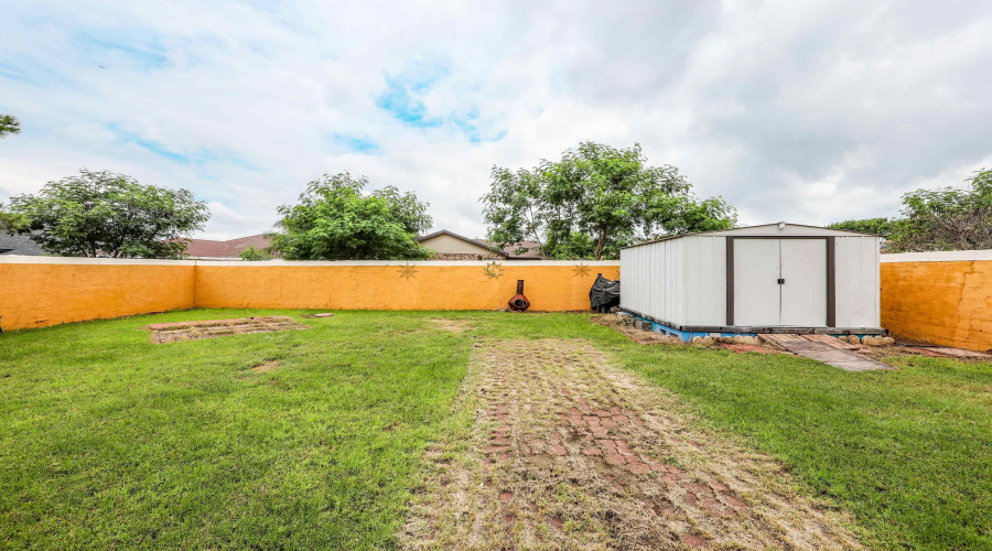 4106 Campeche Dr, Laredo, Texas 78046, 3 Bedrooms Bedrooms, 6 Rooms Rooms,2 BathroomsBathrooms,Residential,For Sale,4106 Campeche Dr,20262903