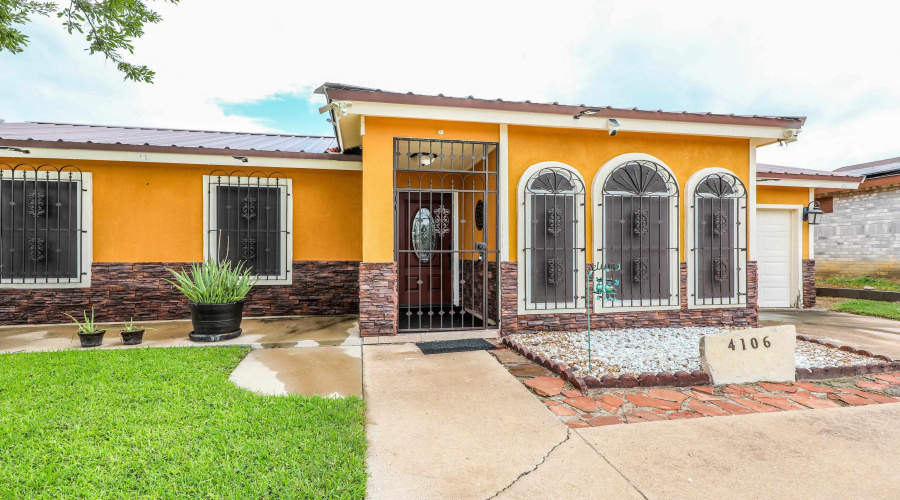 4106 Campeche Dr, Laredo, Texas 78046, 3 Bedrooms Bedrooms, 6 Rooms Rooms,2 BathroomsBathrooms,Residential,For Sale,4106 Campeche Dr,20262903