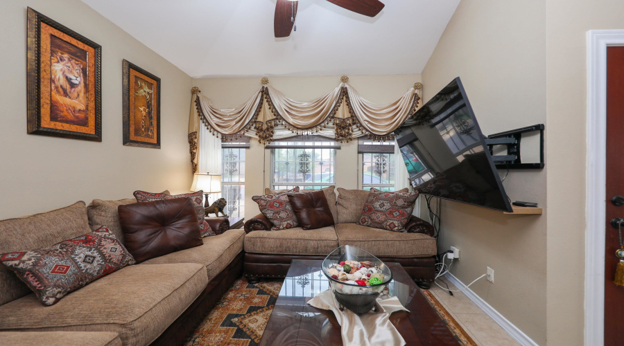 4106 Campeche Dr, Laredo, Texas 78046, 3 Bedrooms Bedrooms, 6 Rooms Rooms,2 BathroomsBathrooms,Residential,For Sale,4106 Campeche Dr,20262903