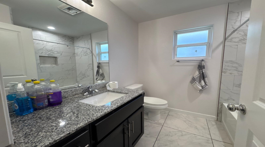 3503 Eduardo E Hayes Rd., Laredo, Texas 78046, 3 Bedrooms Bedrooms, 5 Rooms Rooms,2 BathroomsBathrooms,Residential,For Rent,3503 Eduardo E Hayes Rd.,20262908