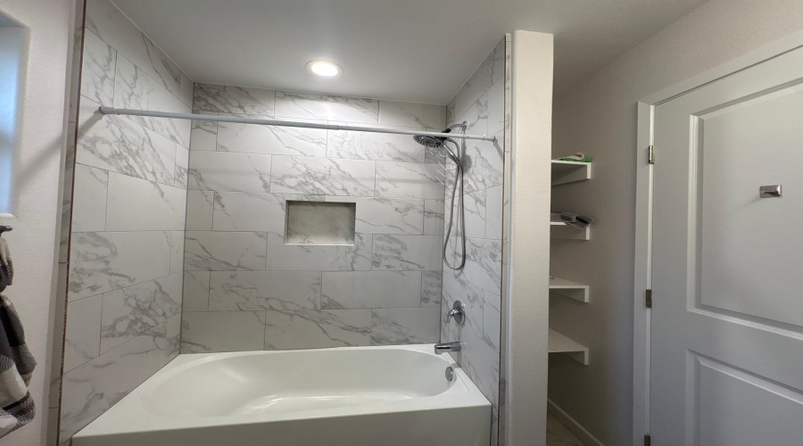 3503 Eduardo E Hayes Rd., Laredo, Texas 78046, 3 Bedrooms Bedrooms, 5 Rooms Rooms,2 BathroomsBathrooms,Residential,For Rent,3503 Eduardo E Hayes Rd.,20262908