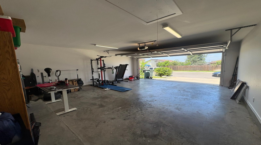 3503 Eduardo E Hayes Rd., Laredo, Texas 78046, 3 Bedrooms Bedrooms, 5 Rooms Rooms,2 BathroomsBathrooms,Residential,For Rent,3503 Eduardo E Hayes Rd.,20262908