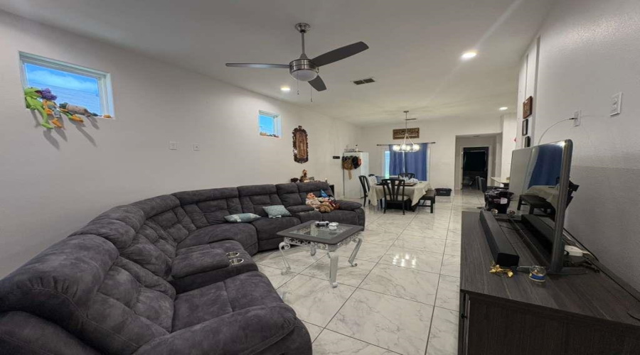 3503 Eduardo E Hayes Rd., Laredo, Texas 78046, 3 Bedrooms Bedrooms, 5 Rooms Rooms,2 BathroomsBathrooms,Residential,For Rent,3503 Eduardo E Hayes Rd.,20262908