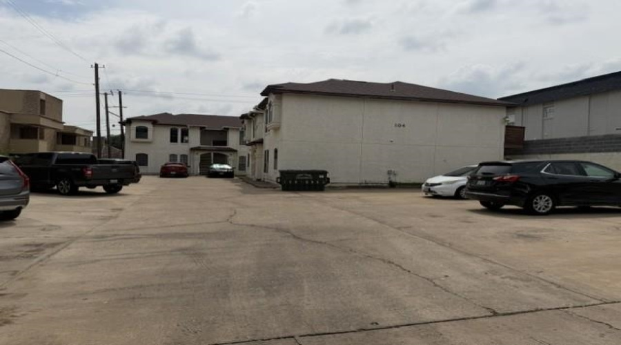 104 Belaire Dr, LAREDO, Texas 78041, 2 Bedrooms Bedrooms, 4 Rooms Rooms,2 BathroomsBathrooms,Residential,For Sale,104 Belaire Dr,20262909