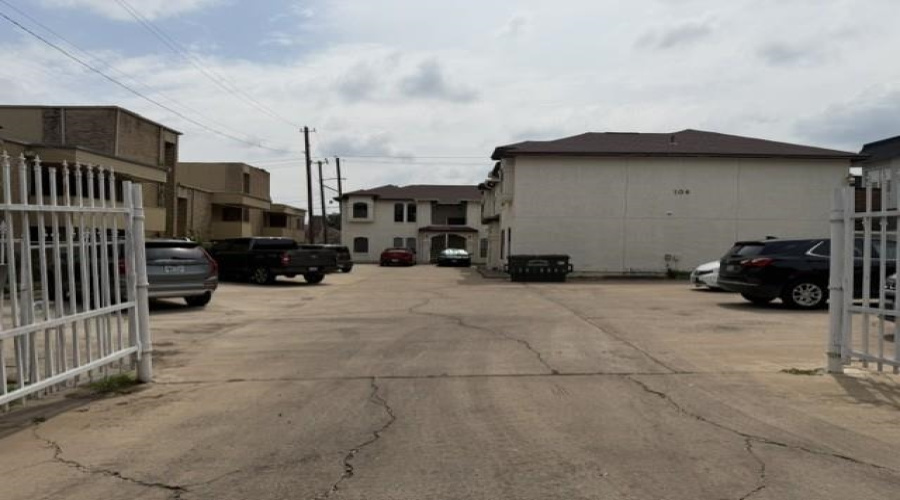 104 Belaire Dr, LAREDO, Texas 78041, 2 Bedrooms Bedrooms, 4 Rooms Rooms,2 BathroomsBathrooms,Residential,For Sale,104 Belaire Dr,20262909