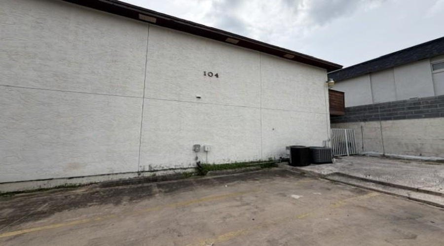 104 Belaire Dr, LAREDO, Texas 78041, 2 Bedrooms Bedrooms, 4 Rooms Rooms,2 BathroomsBathrooms,Residential,For Sale,104 Belaire Dr,20262909