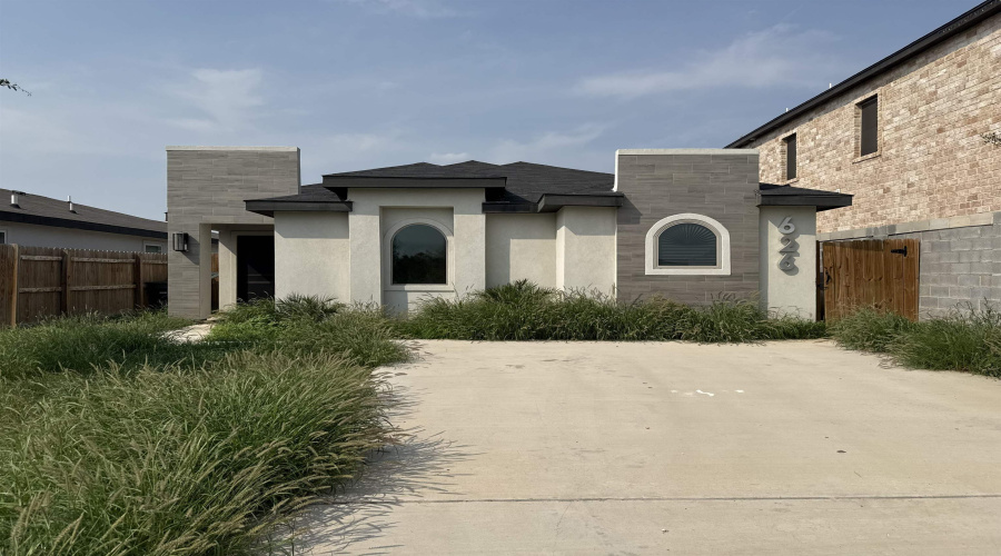 626 Rockrose Dr, Laredo, Texas 78046, 3 Bedrooms Bedrooms, 4 Rooms Rooms,2 BathroomsBathrooms,Residential,For Sale,626 Rockrose Dr,20262910