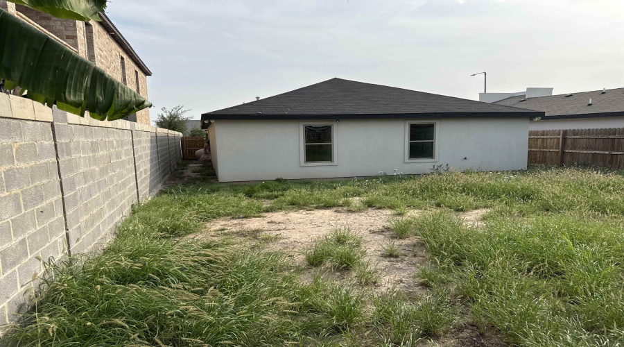 626 Rockrose Dr, Laredo, Texas 78046, 3 Bedrooms Bedrooms, 4 Rooms Rooms,2 BathroomsBathrooms,Residential,For Sale,626 Rockrose Dr,20262910