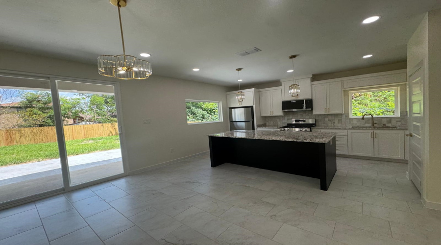3504 San Agustin Ave, Laredo, Texas 78041, 4 Bedrooms Bedrooms, 6 Rooms Rooms,2 BathroomsBathrooms,Residential,For Sale,3504 San Agustin Ave,20262915