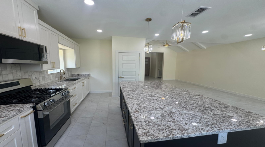 3504 San Agustin Ave, Laredo, Texas 78041, 4 Bedrooms Bedrooms, 6 Rooms Rooms,2 BathroomsBathrooms,Residential,For Sale,3504 San Agustin Ave,20262915