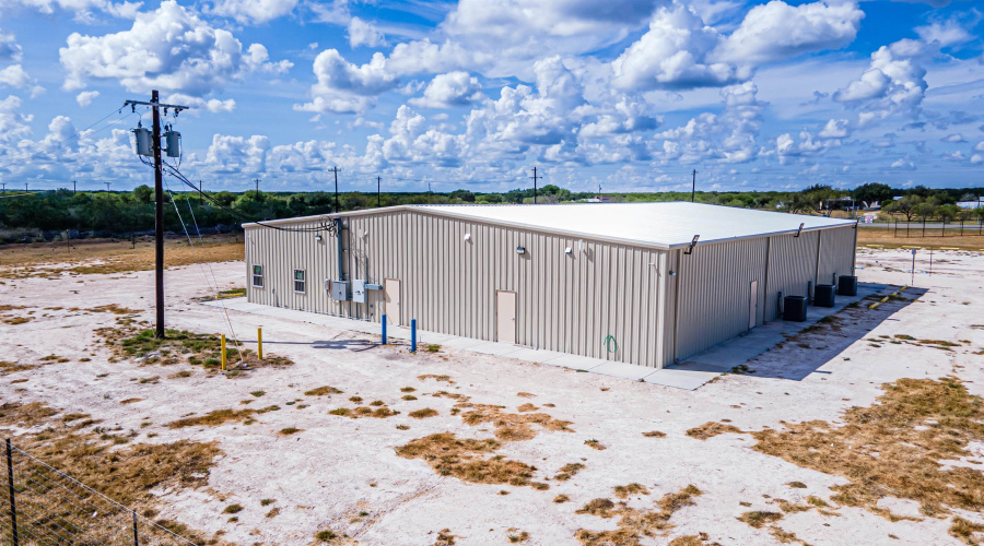 25998 State Hwy 359, Bruni, Texas 78344, 1 Bedroom Bedrooms, ,3 BathroomsBathrooms,Commercial/industrial,For Sale,25998 State Hwy 359,20262923