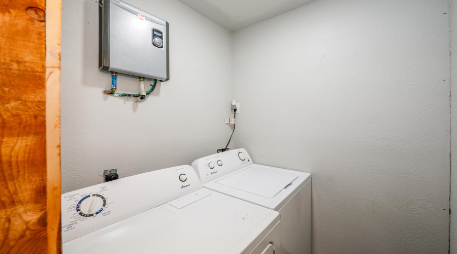 718 E 12TH Ave, Zapata, Texas 78076, 1 Room Rooms,2 BathroomsBathrooms,Commercial retail/office,For Sale,718 E 12TH Ave,20262926