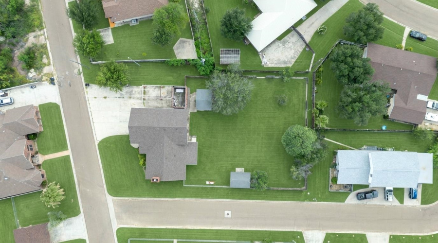 205 Vista Hermosa, Zapata, Texas 78076, 5 Bedrooms Bedrooms, 8 Rooms Rooms,3 BathroomsBathrooms,Residential,For Sale,205 Vista Hermosa,20262918