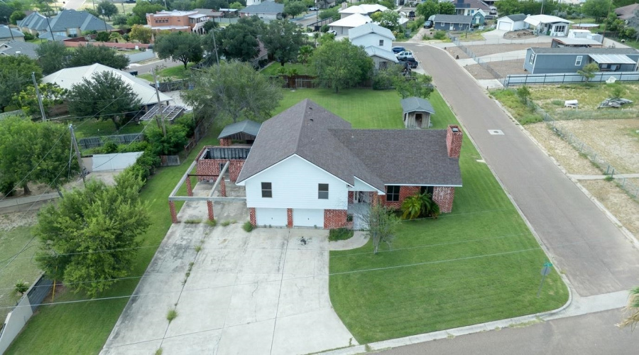 205 Vista Hermosa, Zapata, Texas 78076, 5 Bedrooms Bedrooms, 8 Rooms Rooms,3 BathroomsBathrooms,Residential,For Sale,205 Vista Hermosa,20262918