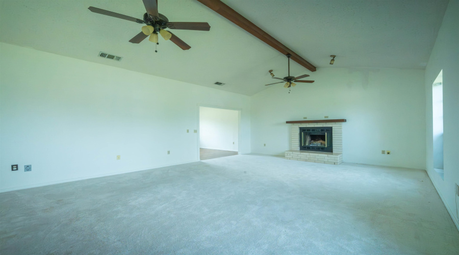 205 Vista Hermosa, Zapata, Texas 78076, 5 Bedrooms Bedrooms, 8 Rooms Rooms,3 BathroomsBathrooms,Residential,For Sale,205 Vista Hermosa,20262918
