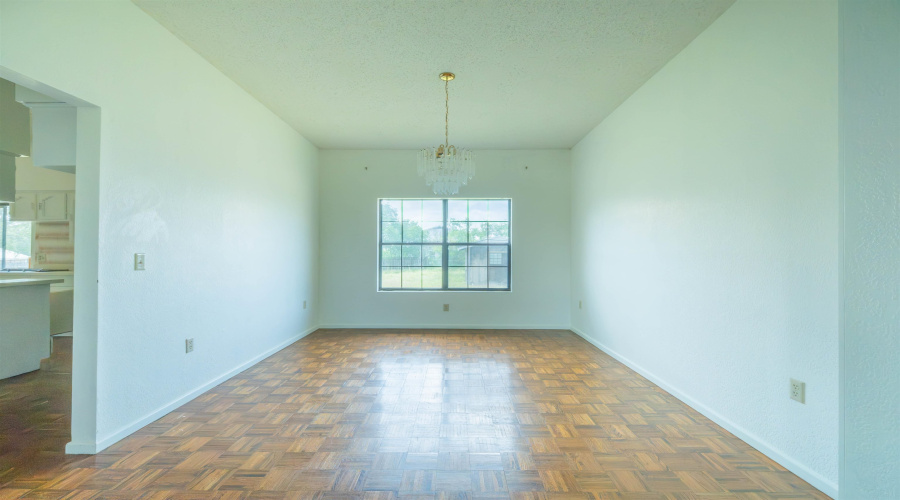205 Vista Hermosa, Zapata, Texas 78076, 5 Bedrooms Bedrooms, 8 Rooms Rooms,3 BathroomsBathrooms,Residential,For Sale,205 Vista Hermosa,20262918