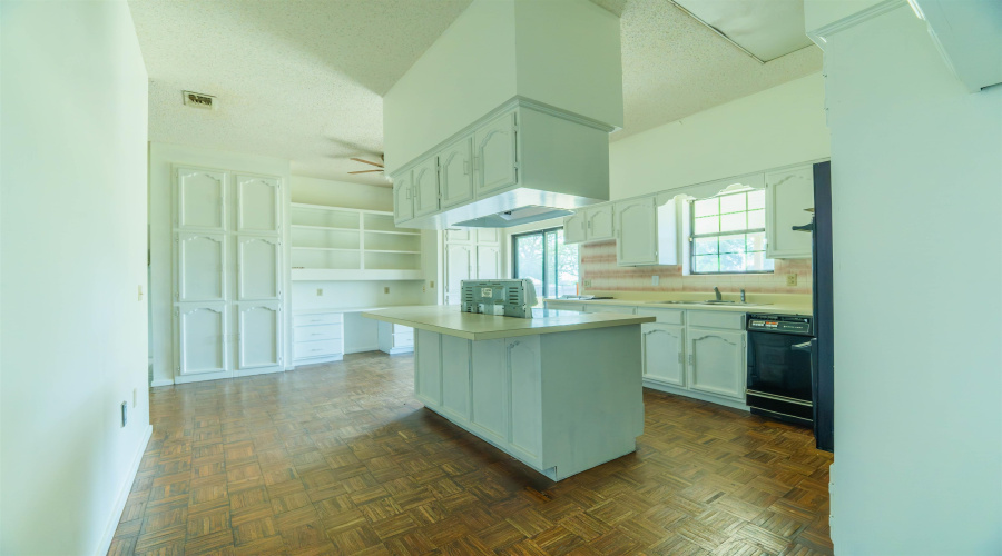 205 Vista Hermosa, Zapata, Texas 78076, 5 Bedrooms Bedrooms, 8 Rooms Rooms,3 BathroomsBathrooms,Residential,For Sale,205 Vista Hermosa,20262918