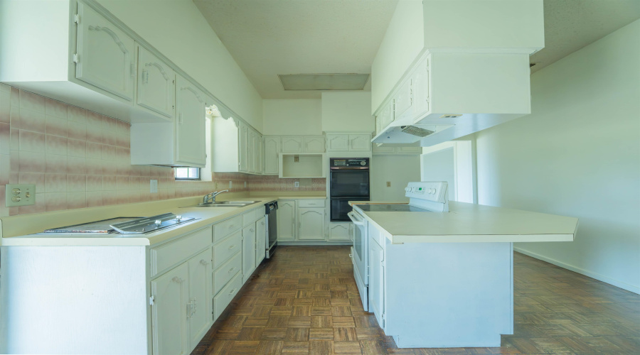 205 Vista Hermosa, Zapata, Texas 78076, 5 Bedrooms Bedrooms, 8 Rooms Rooms,3 BathroomsBathrooms,Residential,For Sale,205 Vista Hermosa,20262918