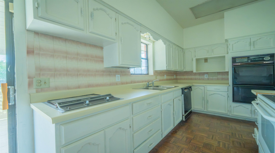 205 Vista Hermosa, Zapata, Texas 78076, 5 Bedrooms Bedrooms, 8 Rooms Rooms,3 BathroomsBathrooms,Residential,For Sale,205 Vista Hermosa,20262918
